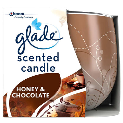 The Glade - Honey & Chocolate Scented Candle - 120g features decorative packaging with honey and chocolate imagery, reflecting the cozy and rich fragrance of this inviting Glade candle.