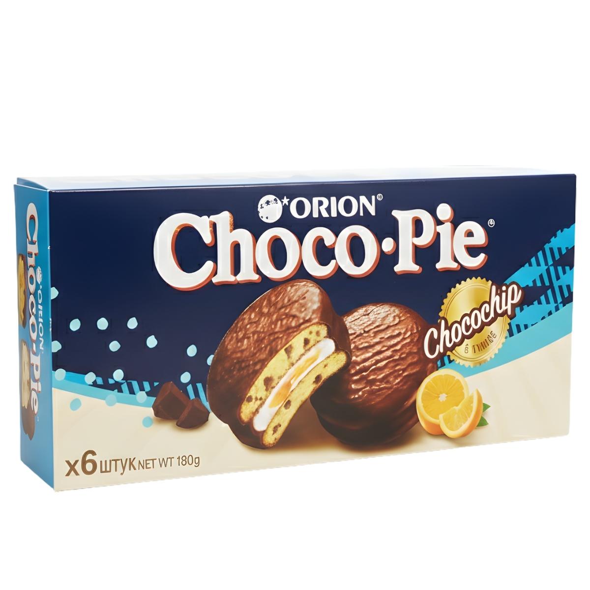 Orion - Chocochip & Orange Flavoured Choco Pie (6 x 30g) features chocolate-coated pies with yellow cake, chocochips, and orange flavor—an irresistible treat for fans of chocolate chip and orange confectionery.