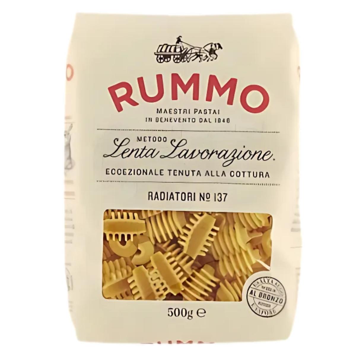 The 500g Rummo Radiatori Pasta No. 137 features an exceptional al dente texture with its unique shape and traditional design, highlighted by 'Metodo Lenta Lavorazione' and 'Eccozionale Tenuta Alla Cottura.'.