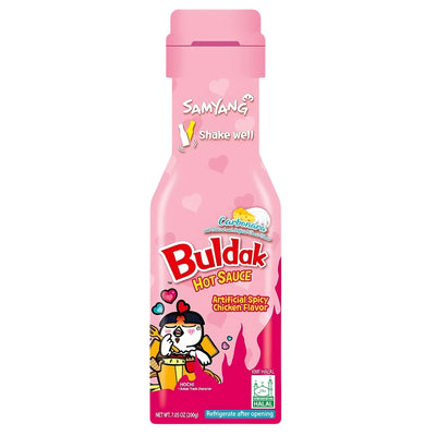 Samyang - Buldak Carbonara Flavour Hot Sauce (165ml) features a pink bottle with a cartoon chicken and product details—ideal for fans of spicy carbonara sauces and the Samyang brand.
