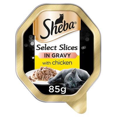 Sheba Select Slices Wet Cat Food Trays in Gravy with Chicken (85g) features a label with sliced chicken and a gray cat. This Sheba wet cat food is perfect for adult cats.
